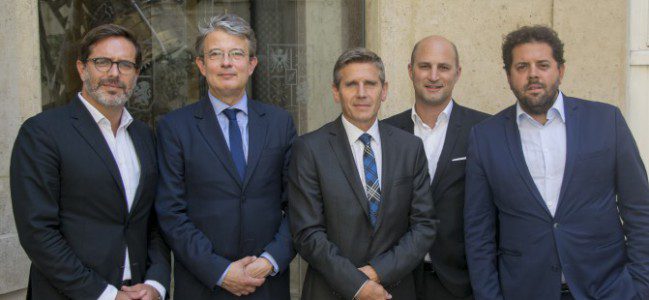 (de gauche à droite) : Grégory Fradelizi, directeur associé en financements ;  Philippe Flament, directeur associé fusions et acquisitions (y compris activité vignobles) ; Philippe Duval, président d’Edmond de Rothschild Corporate Finance ; Julien Beraud, dire