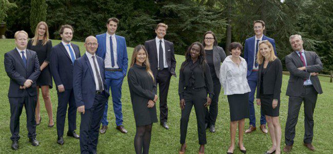 De g à d : Jacques Baudoin, Marie-Justine Lecomte, Jérémie Waicenberg, François Valencony, Quentin De Labarre, Camille Chhlang, Thierry Chignon, Aida Ndiaye, Gaëlle Besomi, Valérie Calenda, Benoit Pierret, Christine Demode, Benoit Chastaing. 